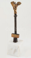 Asszonyi Tamás (1942-): Niké. Bronz, márvány talapzaton, jelzés nélkül, m: 30 cm /// Proveniencia: a beadó az alkotótól vásárolta.